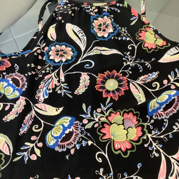 Cold shoulder, short sleeve dress. Size small - Picture 4 of 7